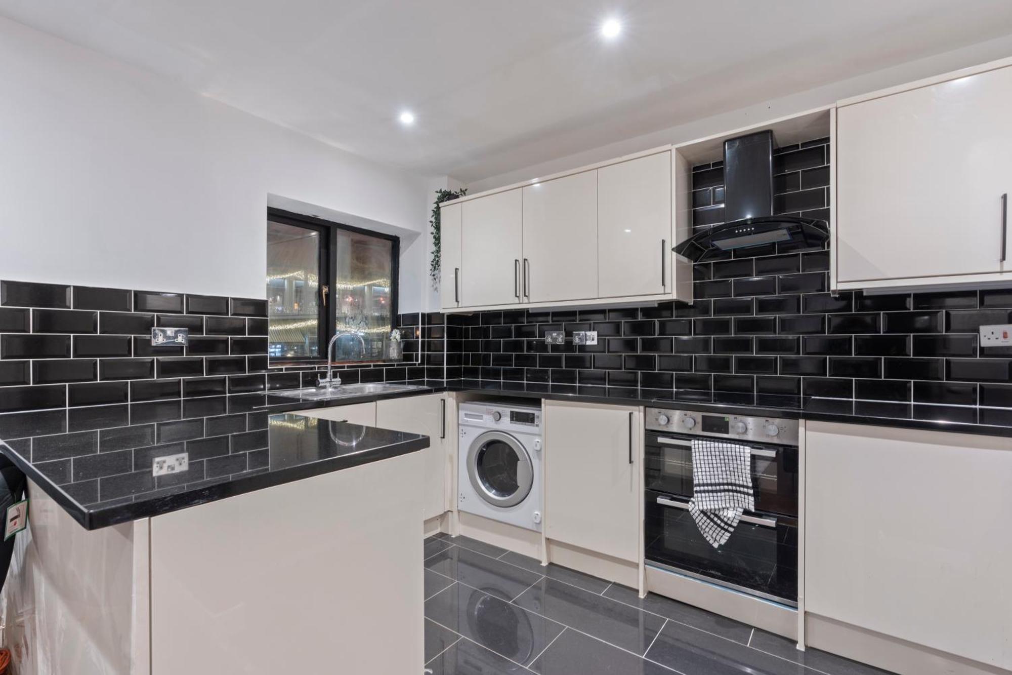 Twilight Haven - B'ham - Free Parking Apartment